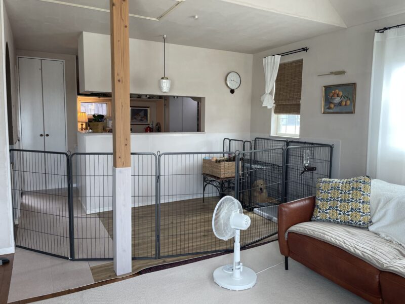 ダイニングに設置した大型犬のパピーが過ごすエリア